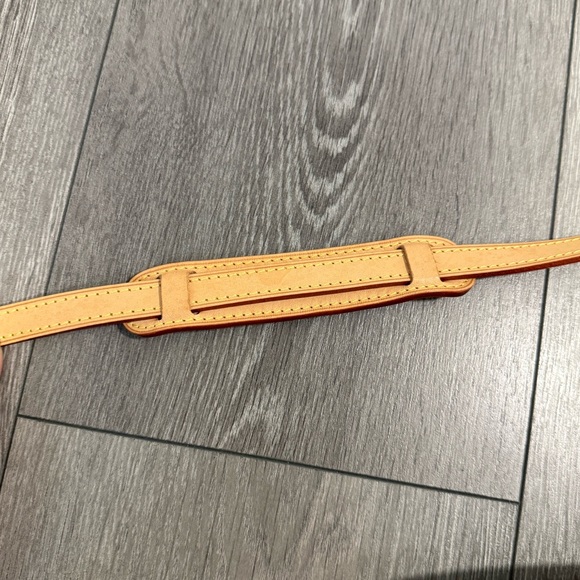 Louis Vuitton Jeune Fille MM Shoulder Bag in Monogram Brown✨ - Picture 7 of 17